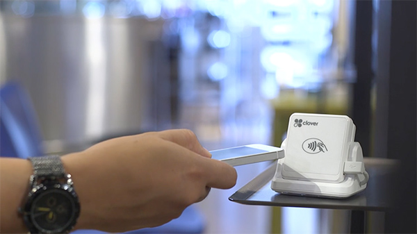 Mobile contactless payment with Clover Go